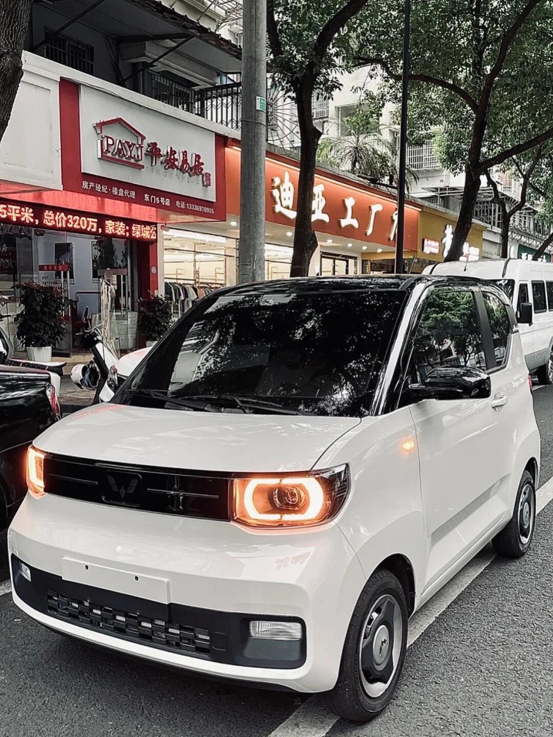 宏光MINIEV生椰白 高級感爆棚的城市出行新寵，房產(chǎn)經(jīng)紀人的移動咨詢站